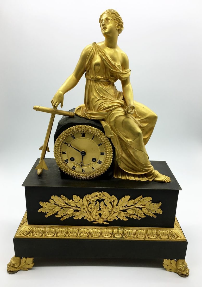 Mantel clock with a sculptural image of the patroness of sailors (1 of 14)