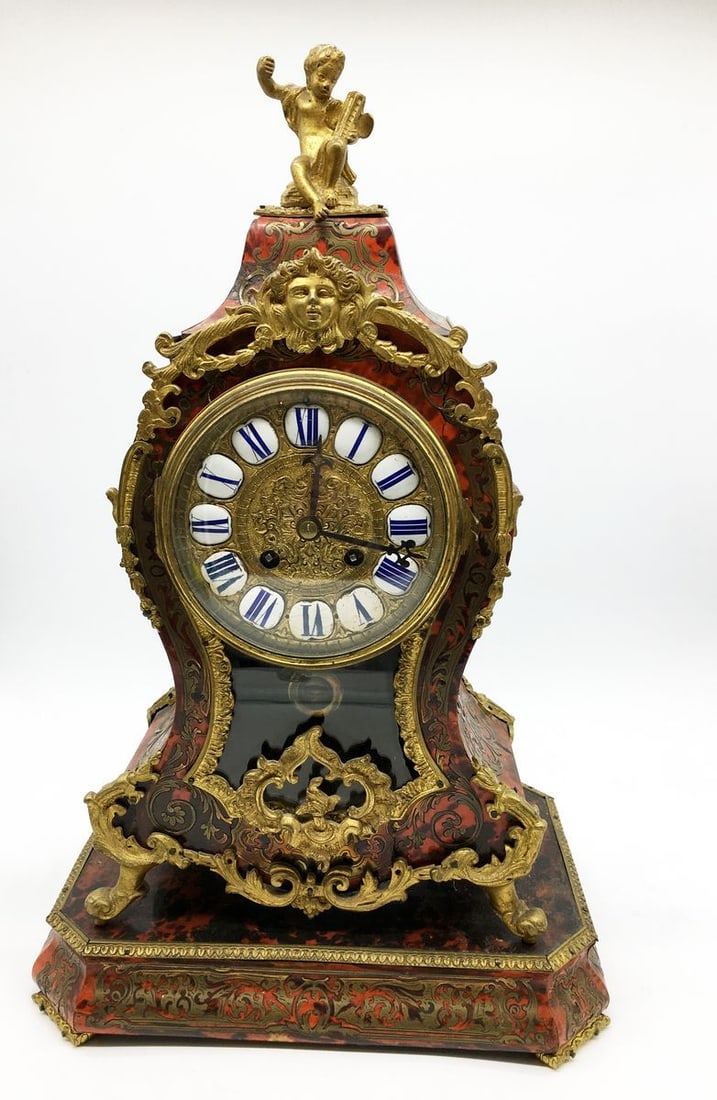 Bronze watch with a figure: Title: Bronze watch with a figure Description: Verndec 56 ITEM DESCRIPTION : *Medium : bronze *The size: Stand: 30x19 cm/11.81x7.48" inches Clock: 41x23 cm/16.24x9.05" inches All: 44 cm/17.32" inches