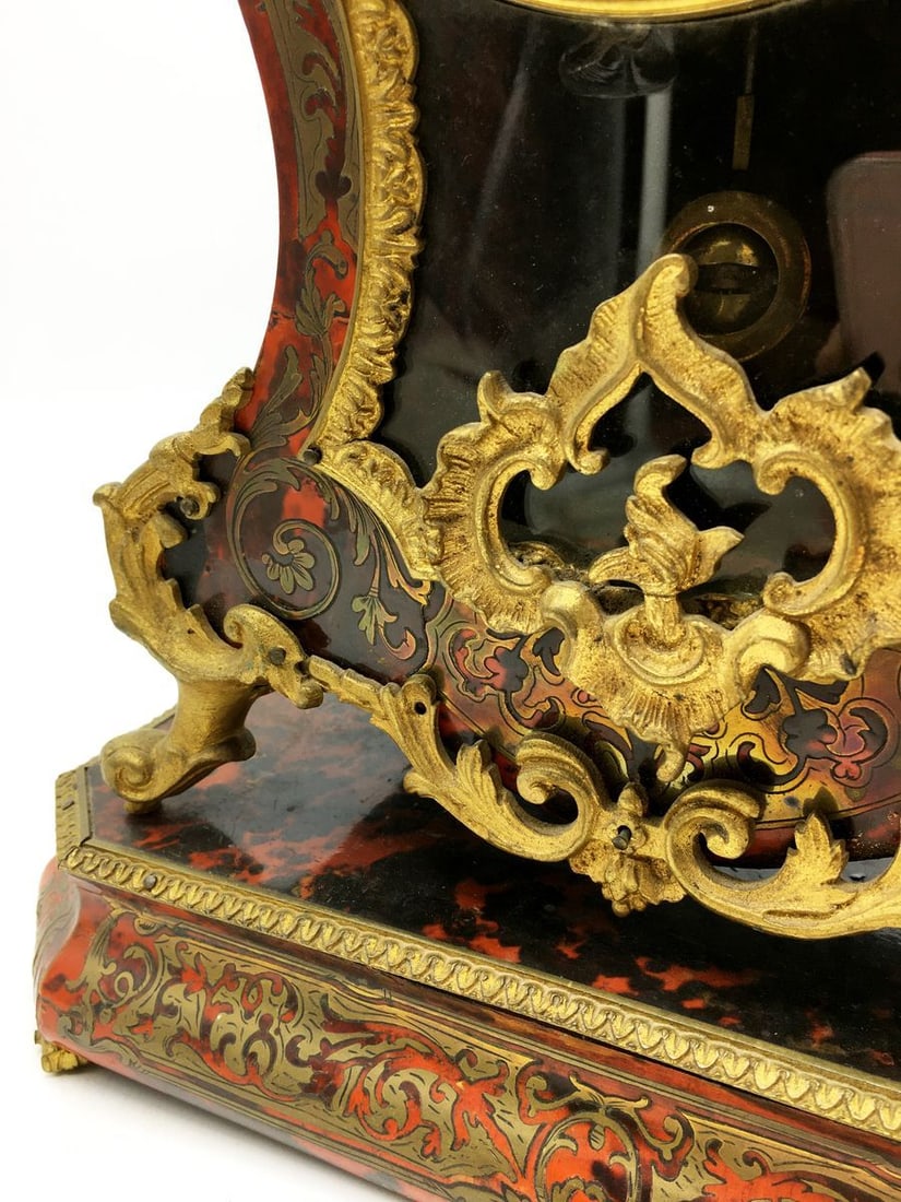 Bronze watch with a figure - 4