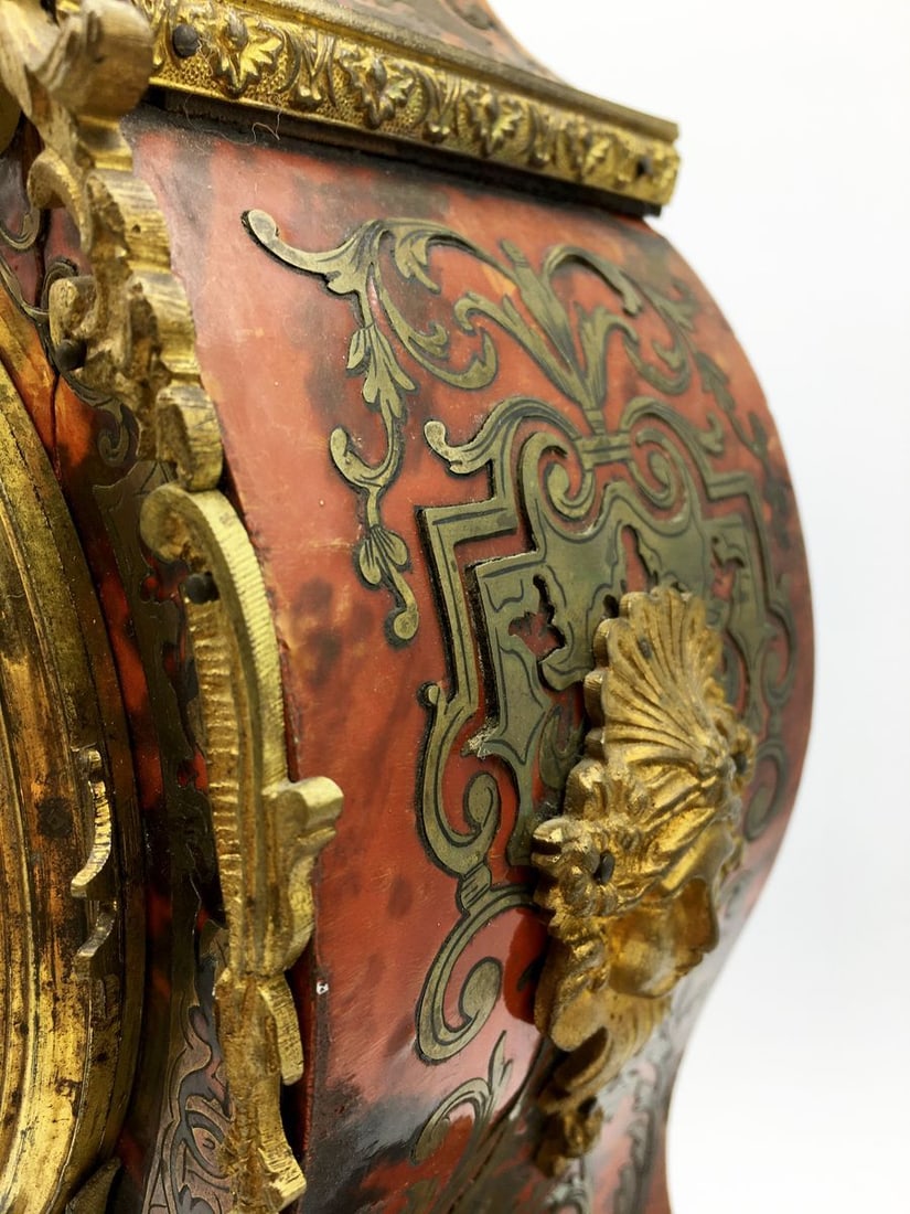 Bronze watch with a figure - 7