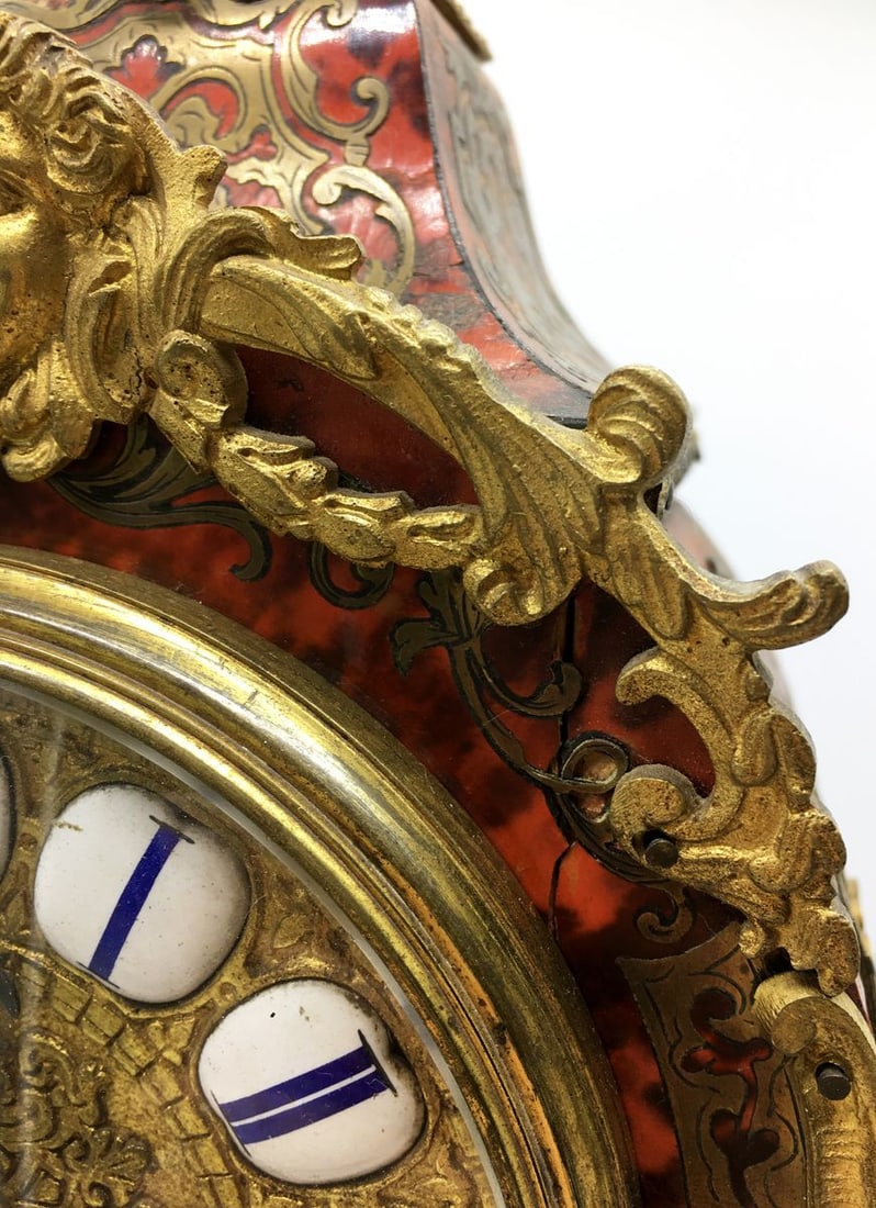 Bronze watch with a figure - 8