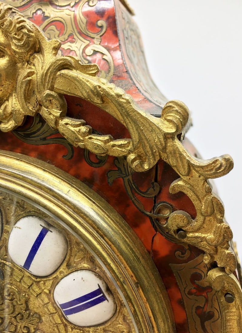 Bronze watch with a figure - 9