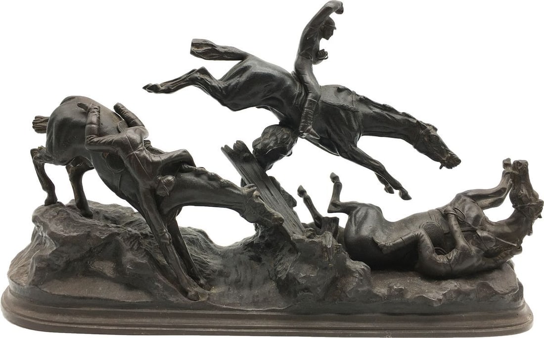 Bronze statue of a man on a horse: Title: Bronze statue of a man on a horse Description: Verndec 57 ITEM DESCRIPTION : *Medium : bronze *The size: 23x40 cm/9.05x15.74" inches Provenance - from our collection (more than 15 years)