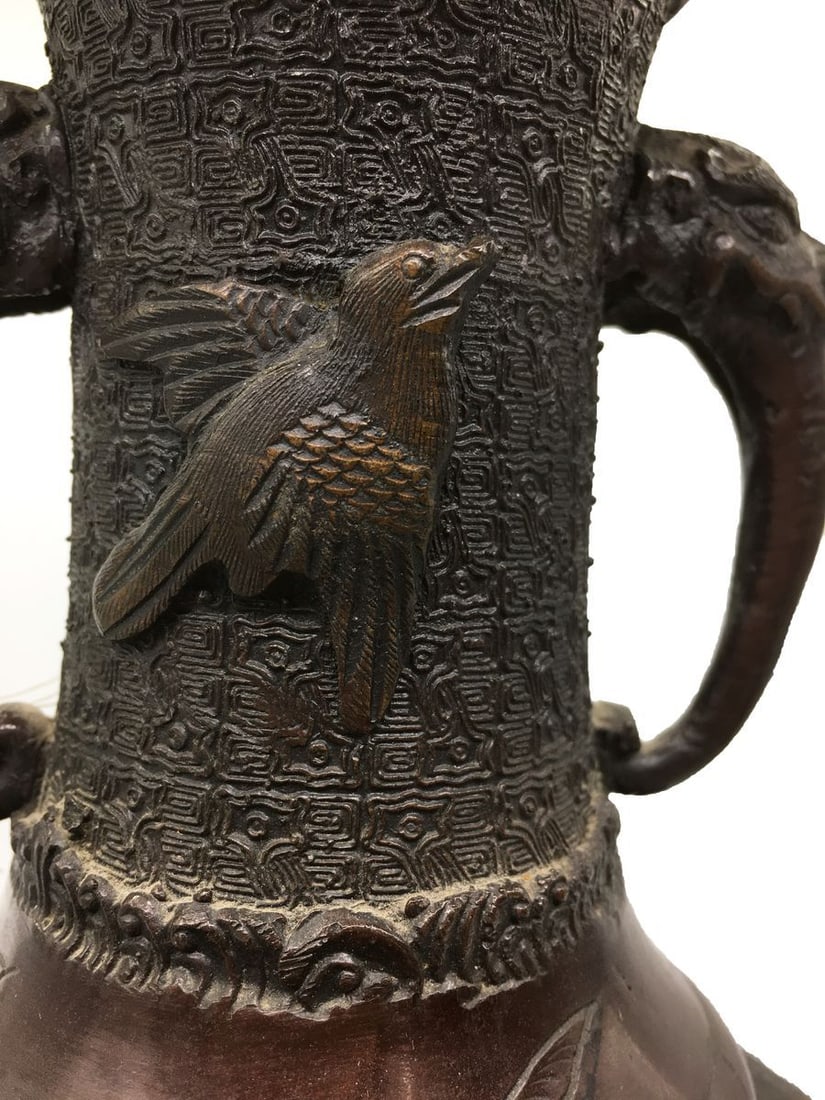 Decorative Chinese vase with embossed image of birds 19th century - 8