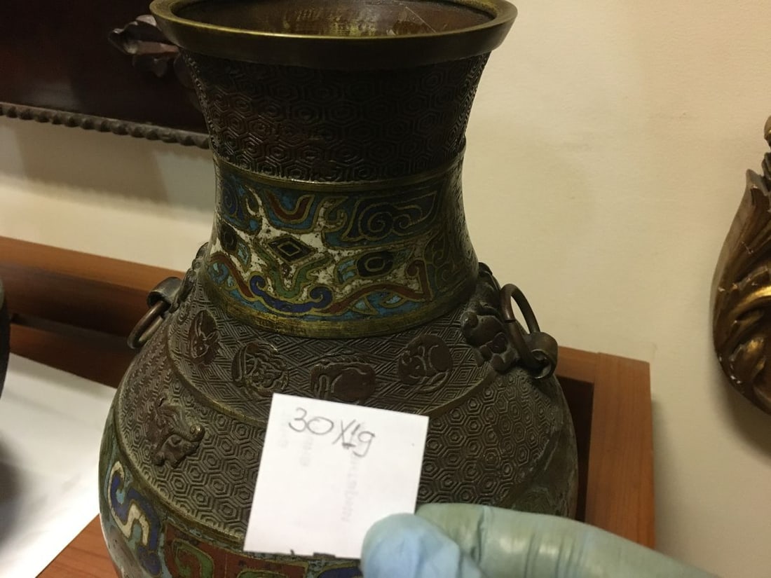 Antique Chinese Vase - 12