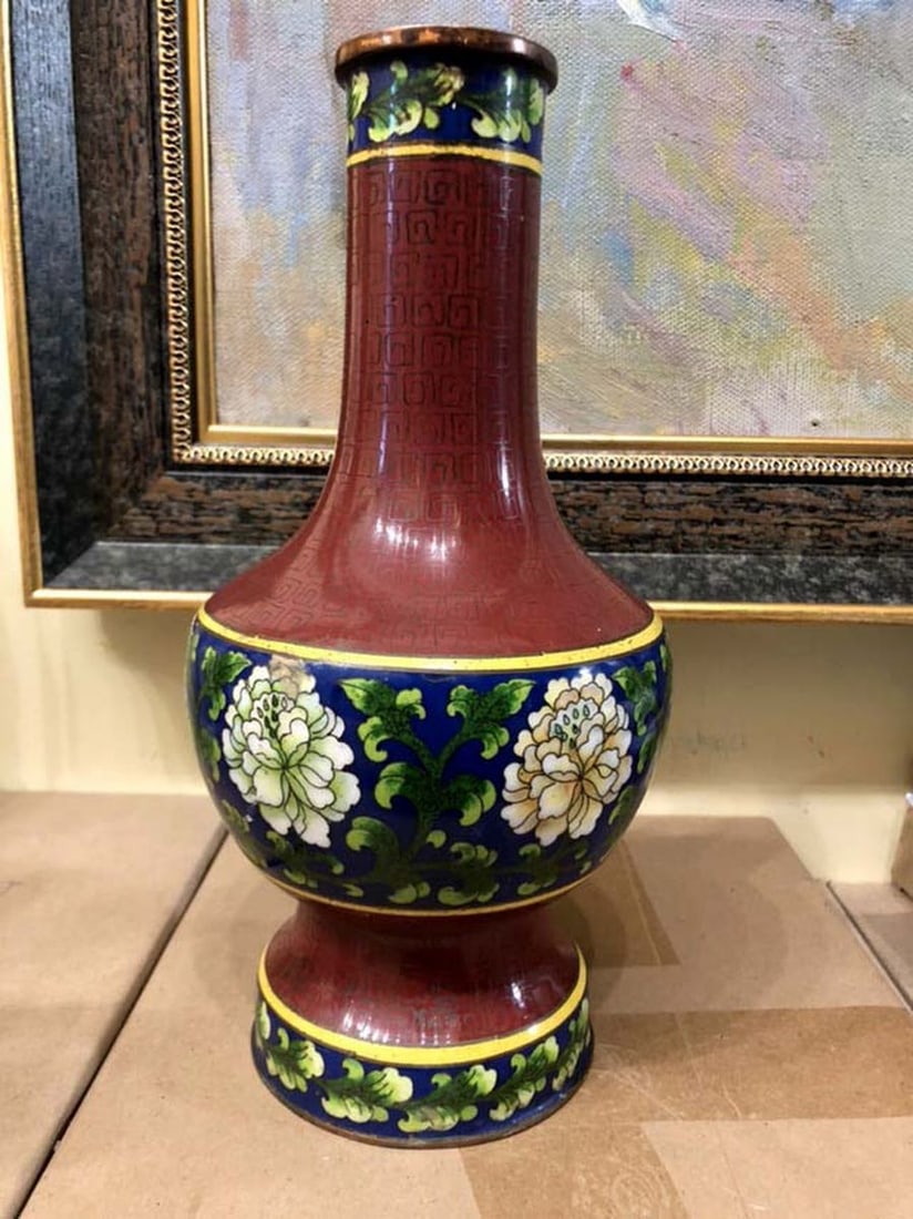 Antique vase in the Cloisonne technique: Title: Antique vase in the Cloisonne technique Description: Verndec G84 ITEM DESCRIPTION : *The size: 26 cm/10.23" inches Provenance - from our collection (more than 15 years) Reserve: $897.00 