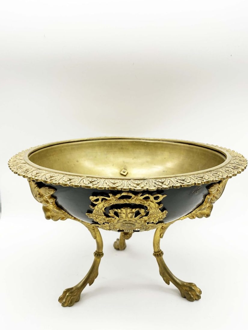 Russia or France bronze Empire Fruit Vase 1830-1840s: Title: Russia or France bronze Empire Fruit Vase 1830-1840s Description: Verndec 122 ITEM DESCRIPTION : *Medium: Gilded and patinated bronze *The size: 33x22 cm/'12.99x8.66 inches' *Country: Russia or