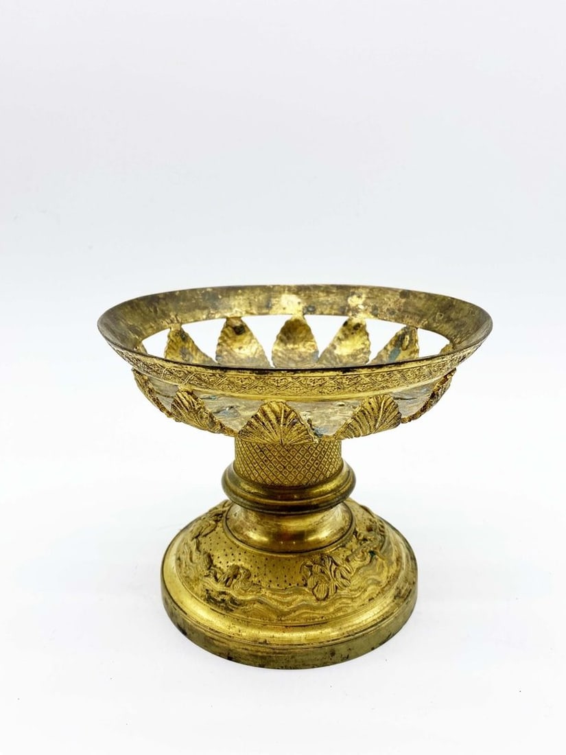 Russia Bronze empire gilded vase 1820-1830s: Title: Russia Bronze empire gilded vase 1820-1830s Description: Verndec 124 ITEM DESCRIPTION : Empire style gilded vase (no glass) *Medium: Bronze *The size: 15x13 cm/'5.90x5.11 inches' *Country: Russ