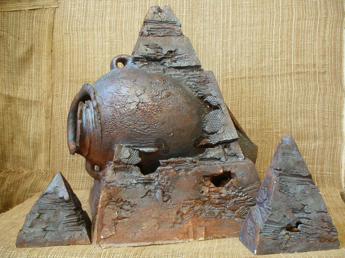 Fireclay Eternal peace Workshop Otpax: Title: Fireclay Eternal peace Workshop Otpax Description: Otpax 11 ITEM DESCRIPTION : *Ttitle: Eternal peace *Medium: Fireclay, iron oxide *The size: 70x90x60 cm/'27.55x35.43x23.62 inches' *Workshop O