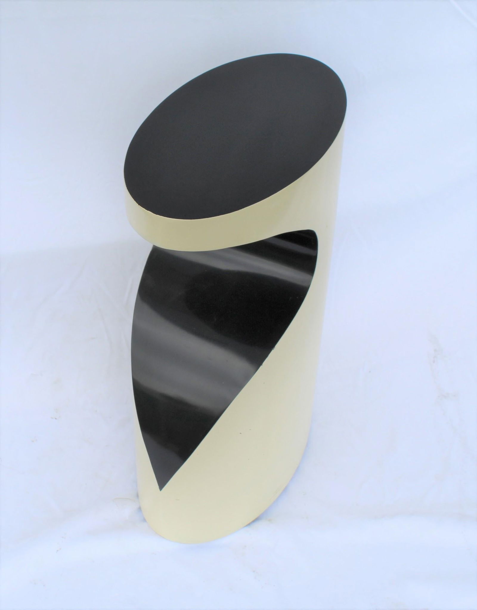 Side Table, Midcentury Designed, Special Shape, Painted Two-Tone, Rolled Steel - 2