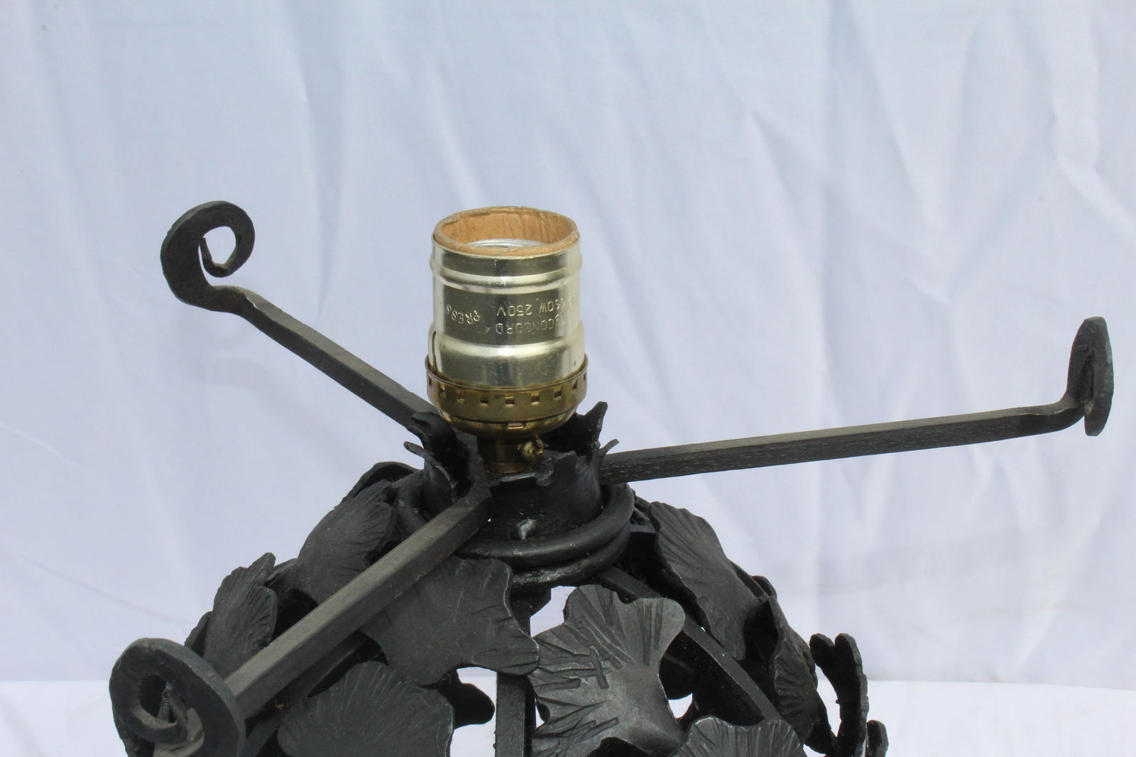 Art Deco Lamp Glass and Forged Iron Base after E.Brandt and Daum - 5