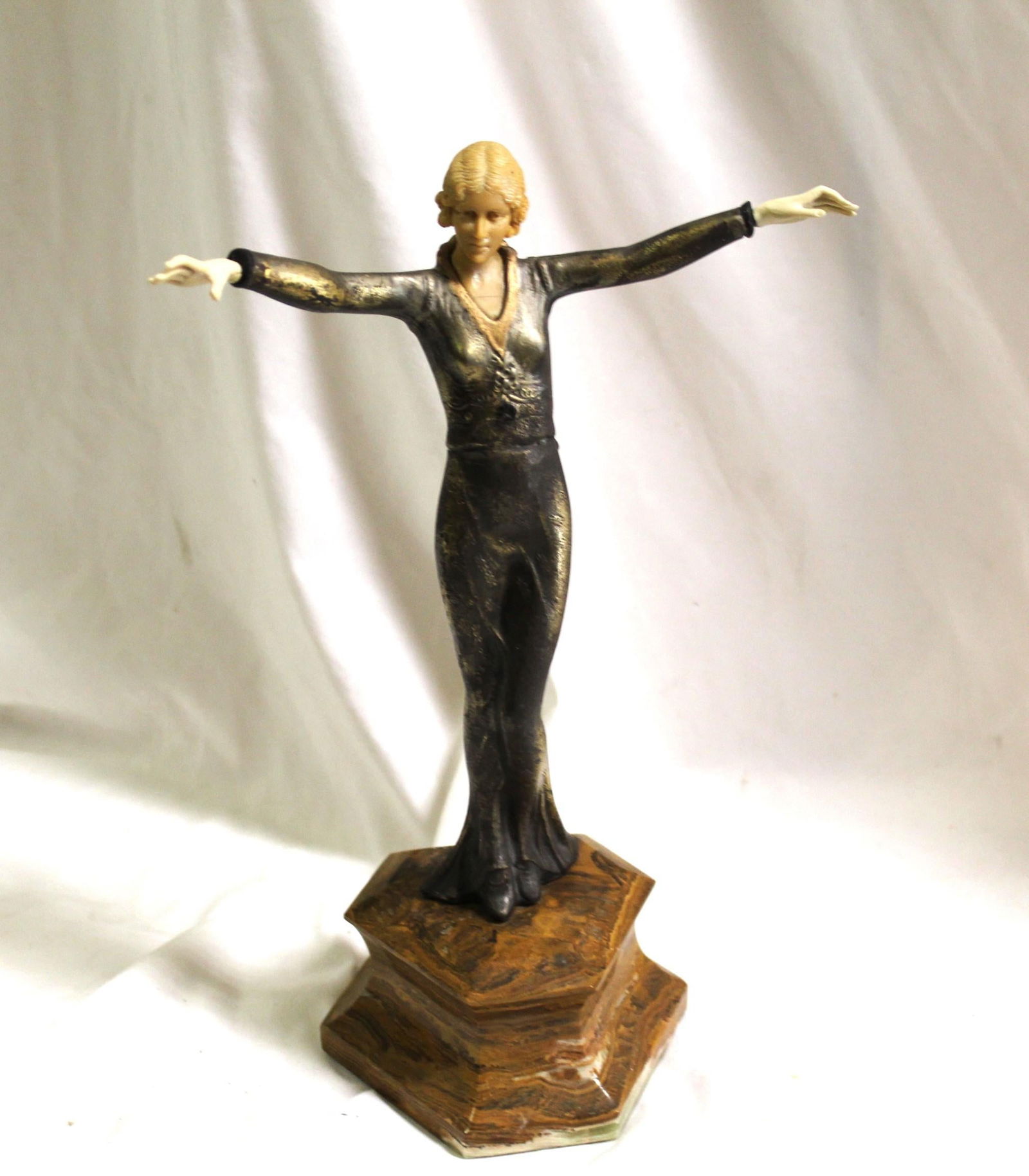 Mid Century /Modern Deco figurine - 15