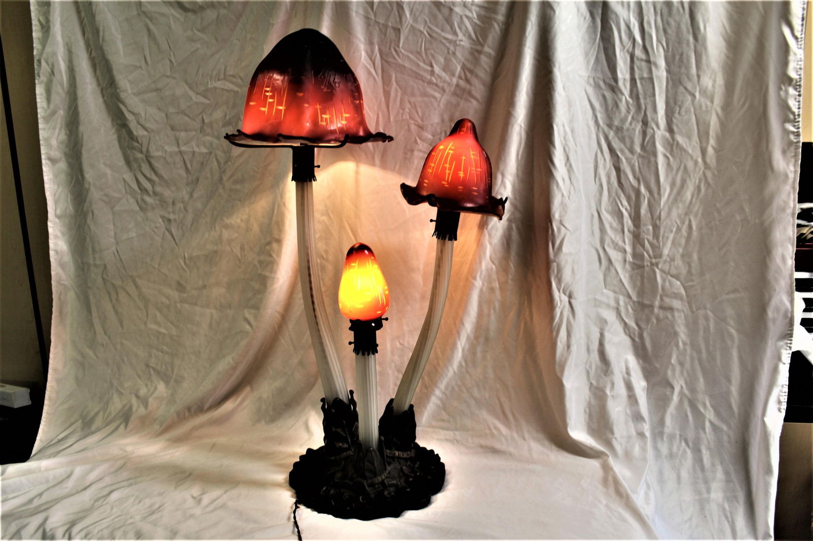 Art Nouveau Large Mushroom Lamp in the Manner of - 6