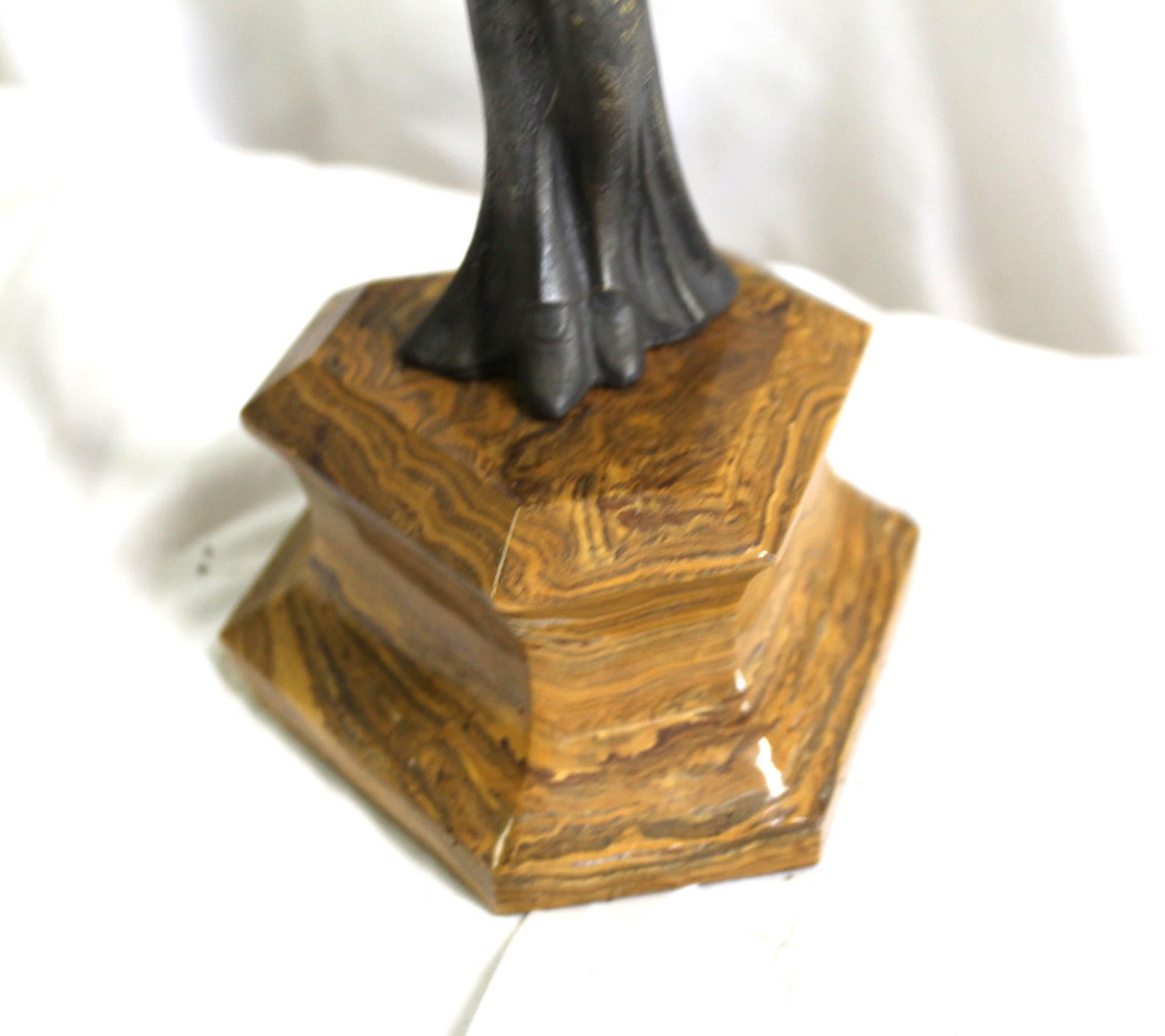 Deco/Modern Figurine Marble base - 18