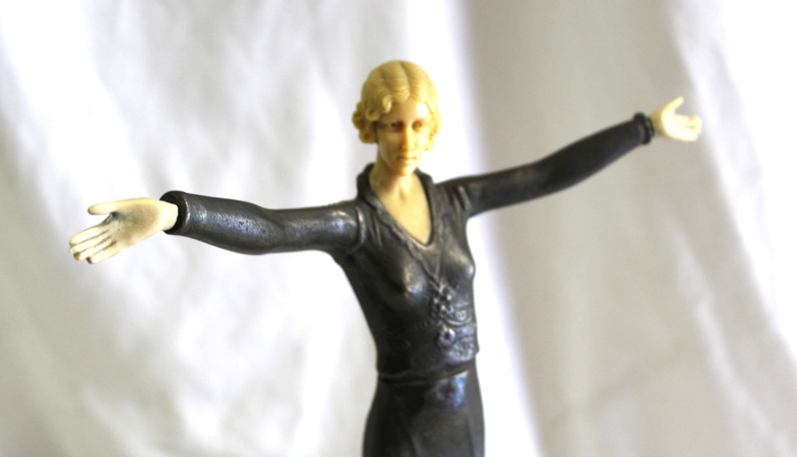 Deco/Modern Figurine Marble base - 19