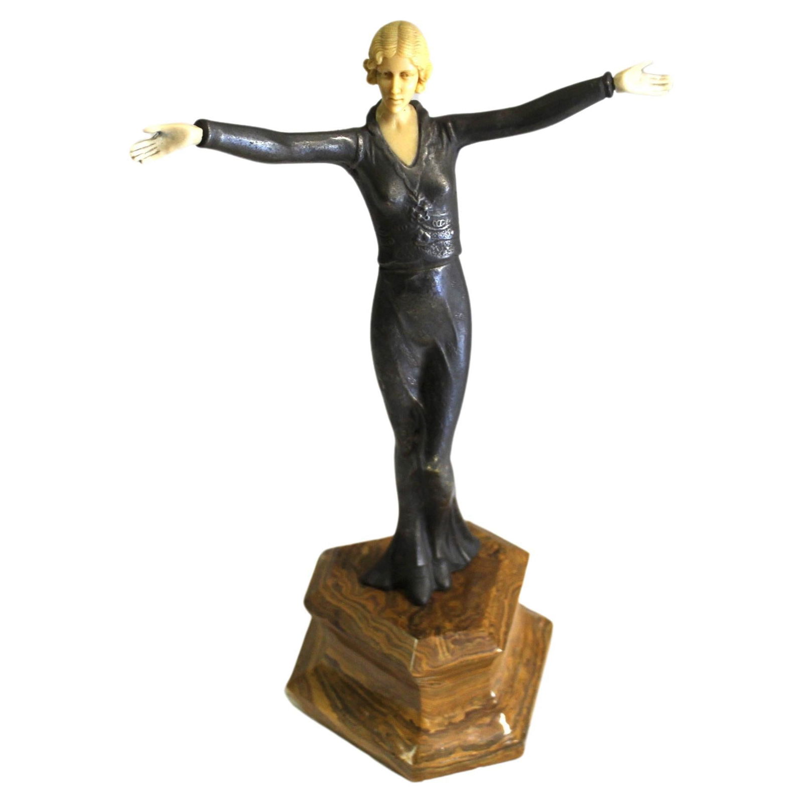 Deco/Modern Figurine Marble base: An elegant pose of a Lady figurine with out streached arms . Casting is metal with bronze finish , Total ht is at 14" . Mounted on a triangular brown marble base at 5"by 5" . The face and hands are