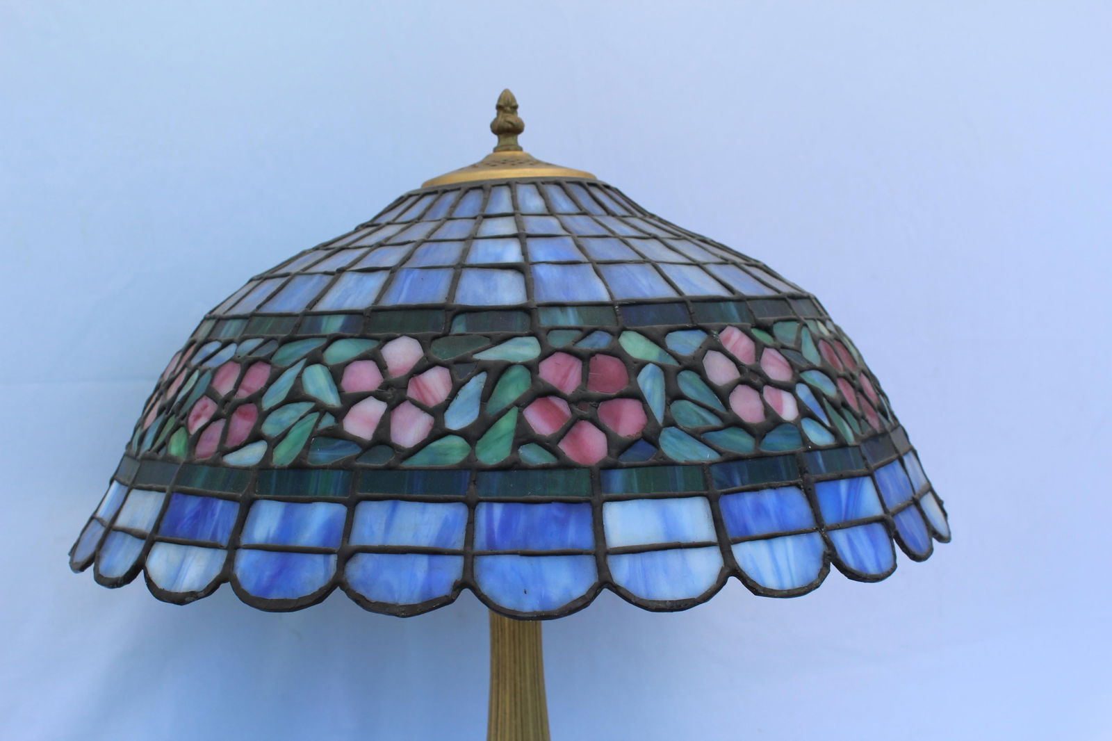 Early American Art Glass Foil Shade Lamp, Blue with Red Flowers Antique Base - 11