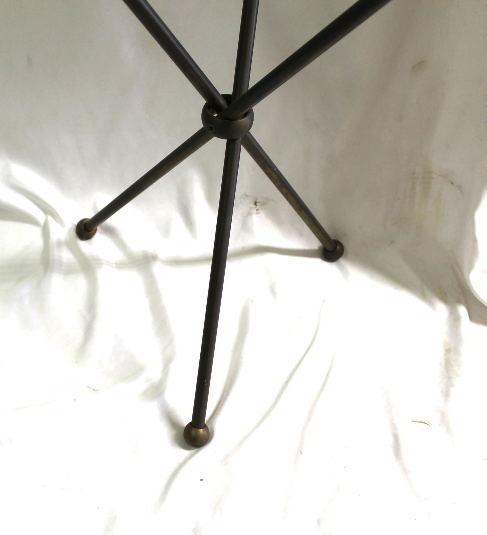 Mid Century/Art Deco Style Side Table . - 10