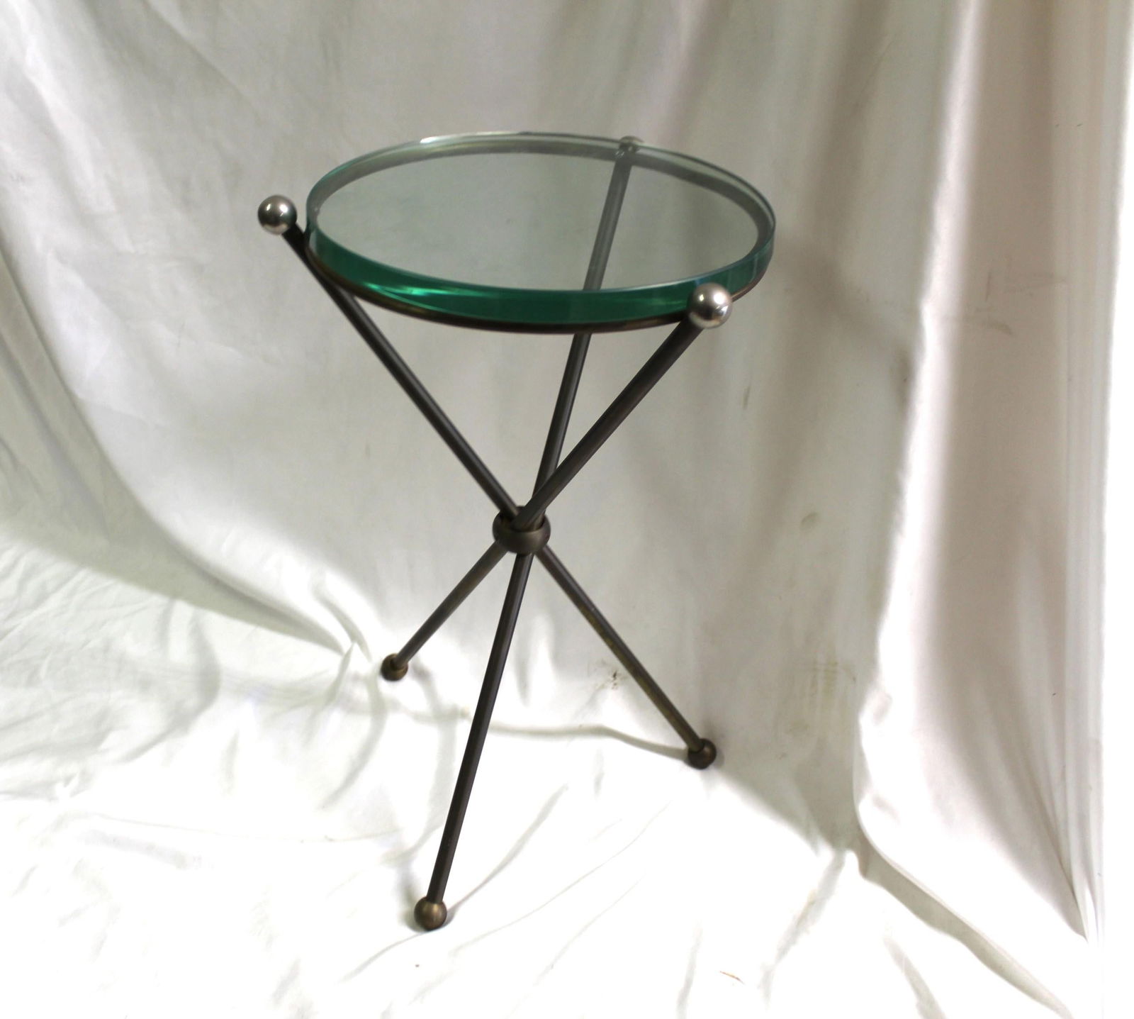 Mid Century/Art Deco Style Side Table . - 16