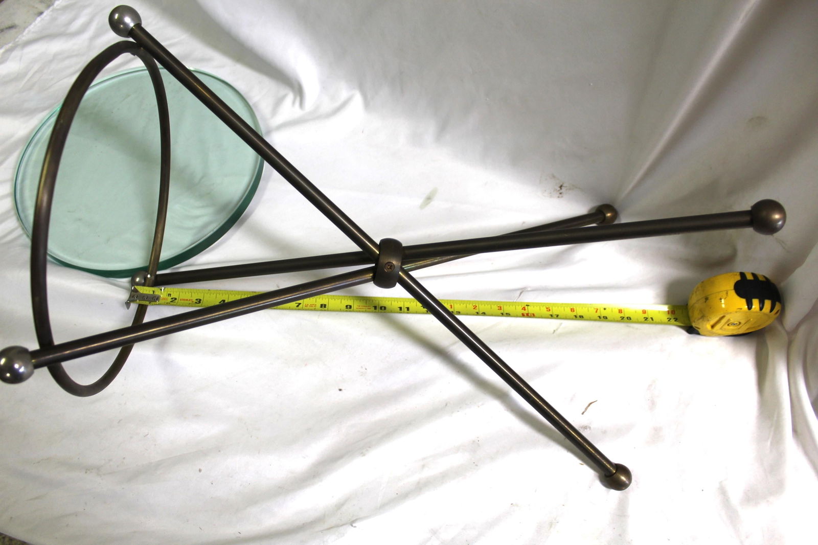 Mid Century/Art Deco Style Side Table . - 4