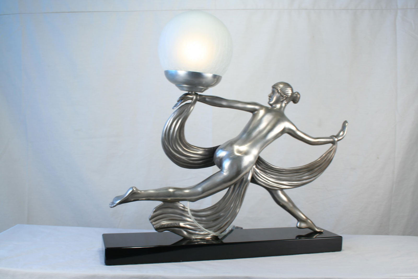 Modern/deco semi-nude girl Lamp - 3