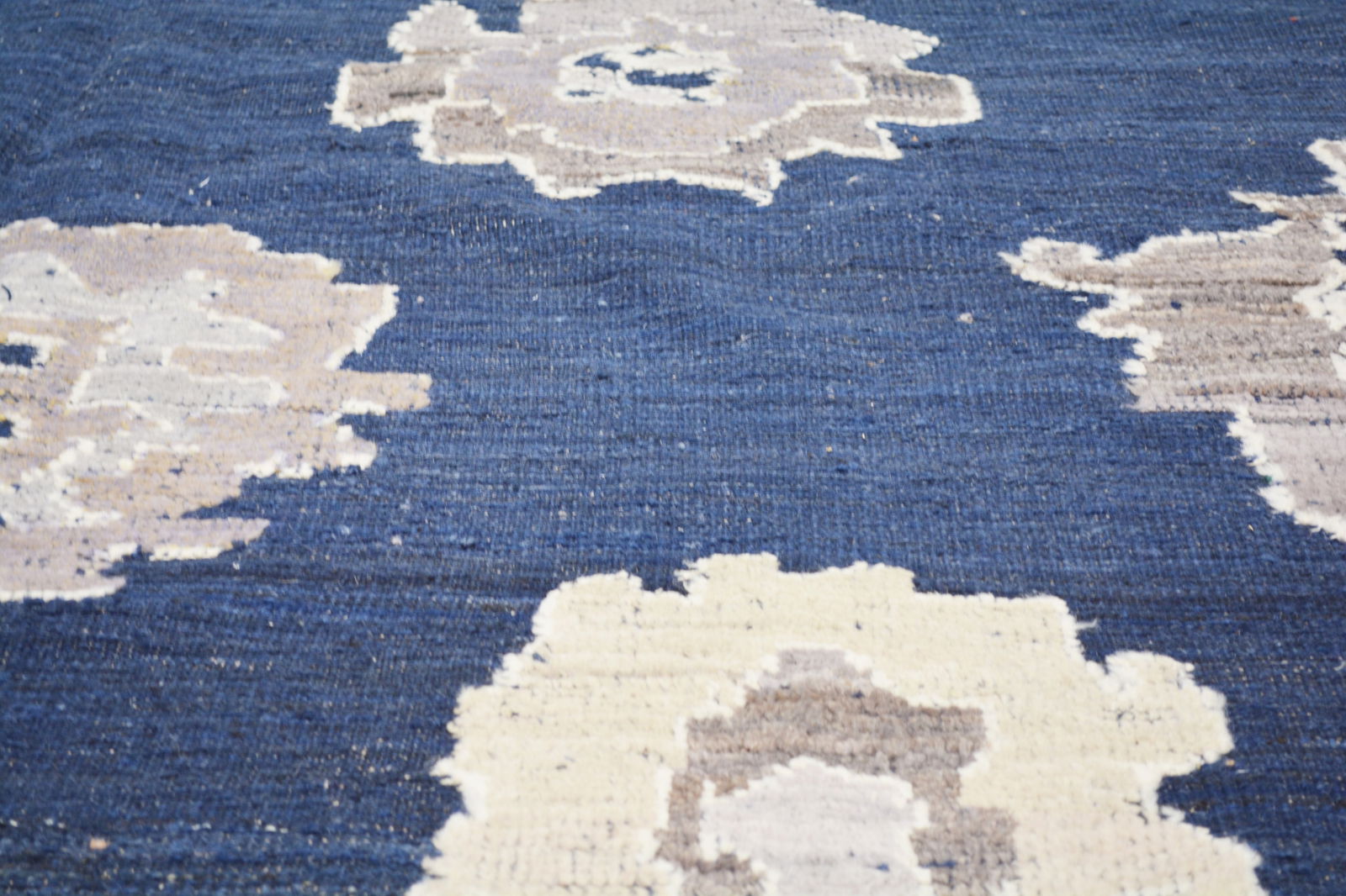 HAND KNOTTED WOOL OUSHAK RUG - 3