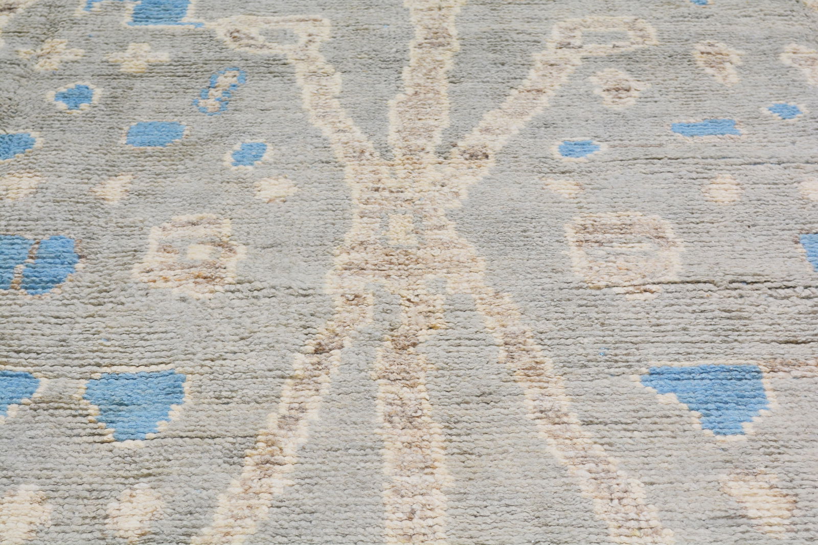 HAND KNOTTED WOOL OUSHAK RUG - 3