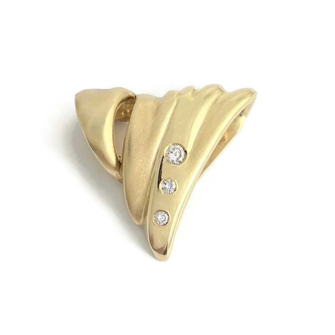 Vintage Diamond Matte Triangle Necklace Pendant 14K Yellow Gold, 8.91 Grams: Vintage Diamond Matte Triangle Necklace Pendant 14K Yellow Gold, 8.91 Grams This is such a beautiful and unique pendant. Please let us know if you have any questions. Diamond: 3 round brilliant cuts .