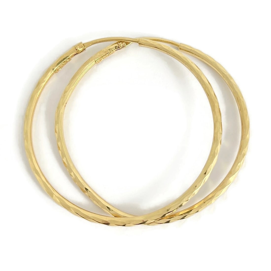 Large Thin Hoop Earrings 22K Yellow Gold, 10.73 Grams: Large Thin Hoop Earrings 22K Yellow Gold, 10.73 Grams These are beautiful earrings! Please let us know if you have any questions. Metal: 22K yellow gold Weight: 10.73 grams Stamped: AKKDM (x-ray teste