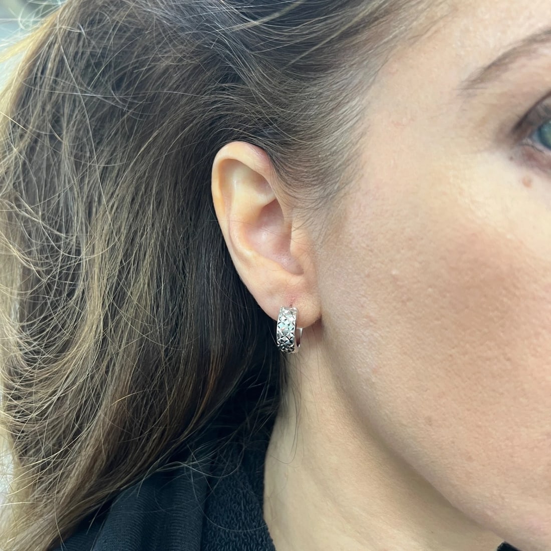 Textured Wide Small Hoop Huggie Earrings 14K White Gold, 15.5 mm, 3.09 Grams - 4