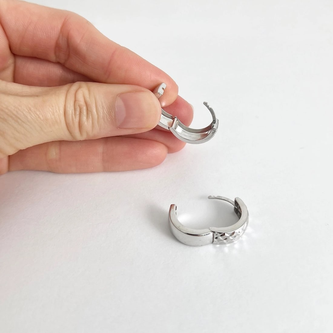 Textured Wide Small Hoop Huggie Earrings 14K White Gold, 15.5 mm, 3.09 Grams - 5