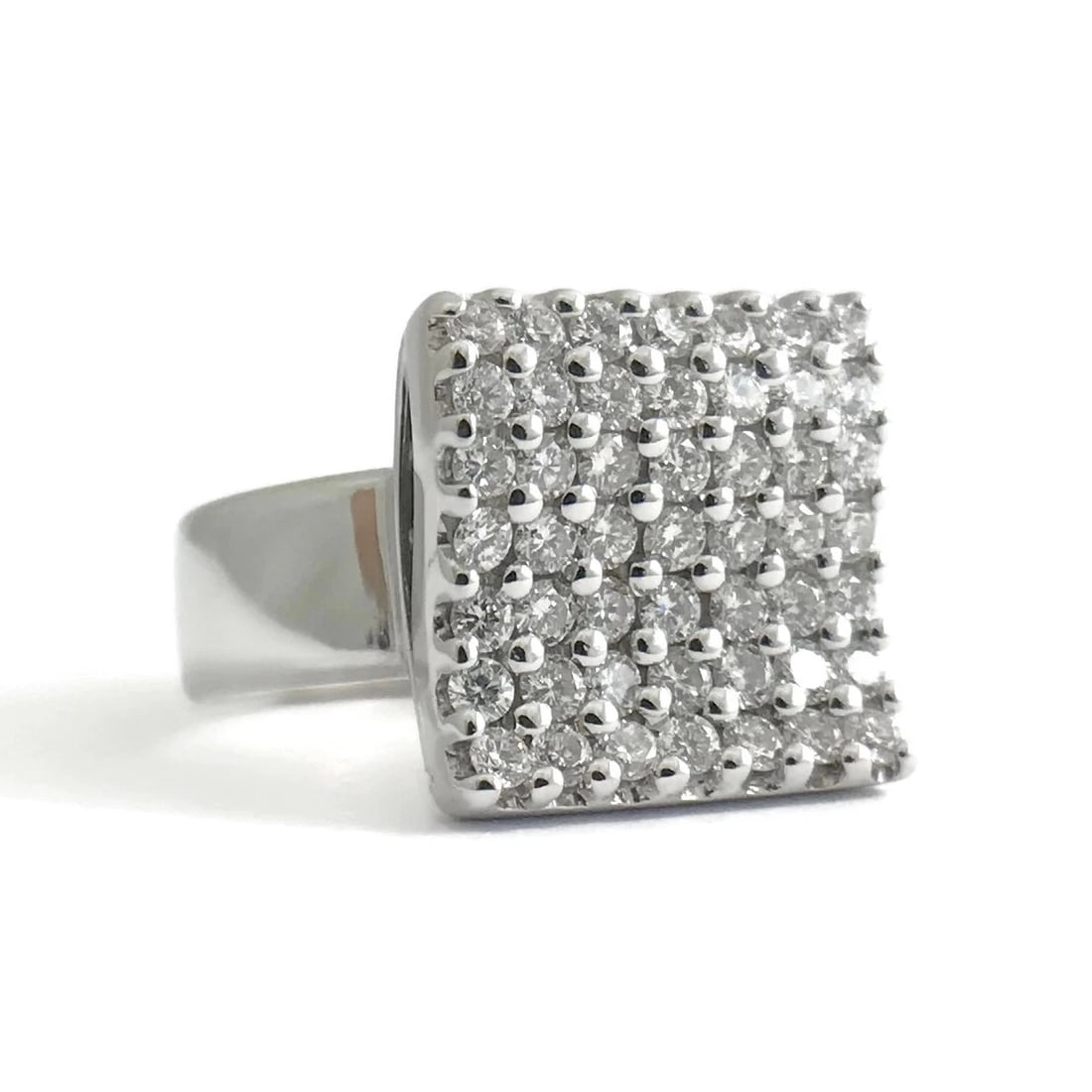 Square Wave Pave Diamond Cluster Cocktail Ring 18K White Gold, 1.03 CTW: Square Wave Pave Diamond Cluster Cocktail Ring 18K White Gold, 1.03 CTW This is a stunning diamond ring! Will dazzle any outfit! Pleas let us know if you have any questions. Diamonds: 49