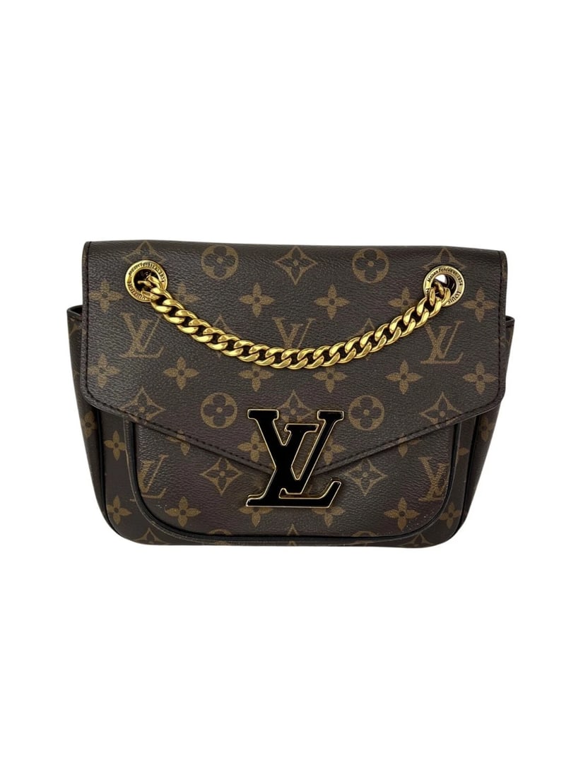 Louis Vuitton Monogram Passy Crossbody Bag: Title: Louis Vuitton Monogram Passy Crossbody Bag Description: Pre-Owned 100% Authentic Louis Vuitton Monogram Passy Crossbody Bag RATING: B+...Very Good, well maintained, shows minor signs of wear MA
