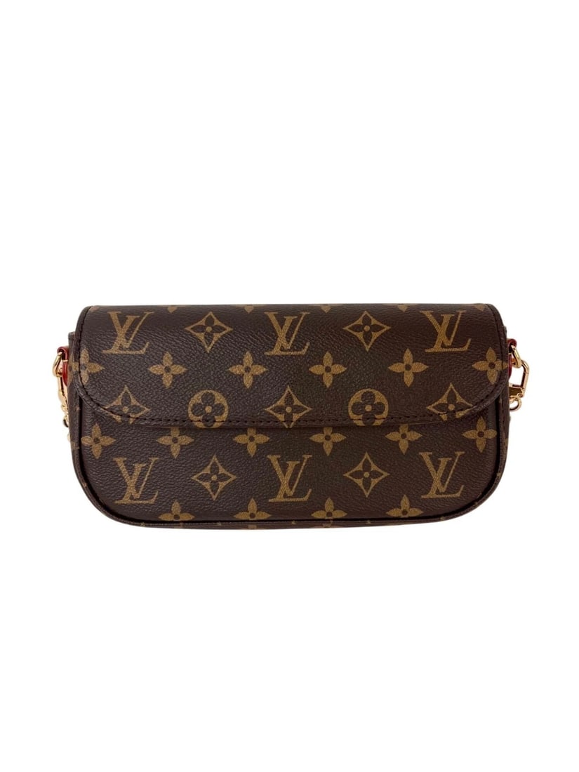 Louis Vuitton Monogram Ivy Wallet on a Chain Shoulder Bag: Title: Louis Vuitton Monogram Ivy Wallet on a Chain Shoulder Bag Description: Pre-Owned 100% Authentic Louis Vuitton Monogram Ivy Wallet on a Chain Shoulder Bag RATING: A...excellent, near mint, has