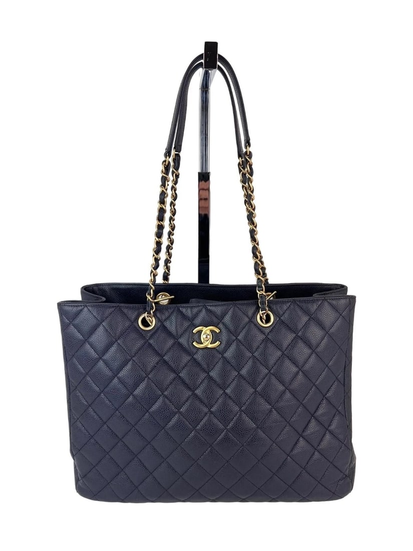 Chanel Caviar Quilted Large Classic Shopping Blue Leather Tote: Title: Chanel Caviar Quilted Large Classic Shopping Blue Leather ToteDescription: Pre-Owned 100% Authentic Chanel Caviar Quilted Large Classic Shopping Blue Leather Tote RATING: B...Very Good, well