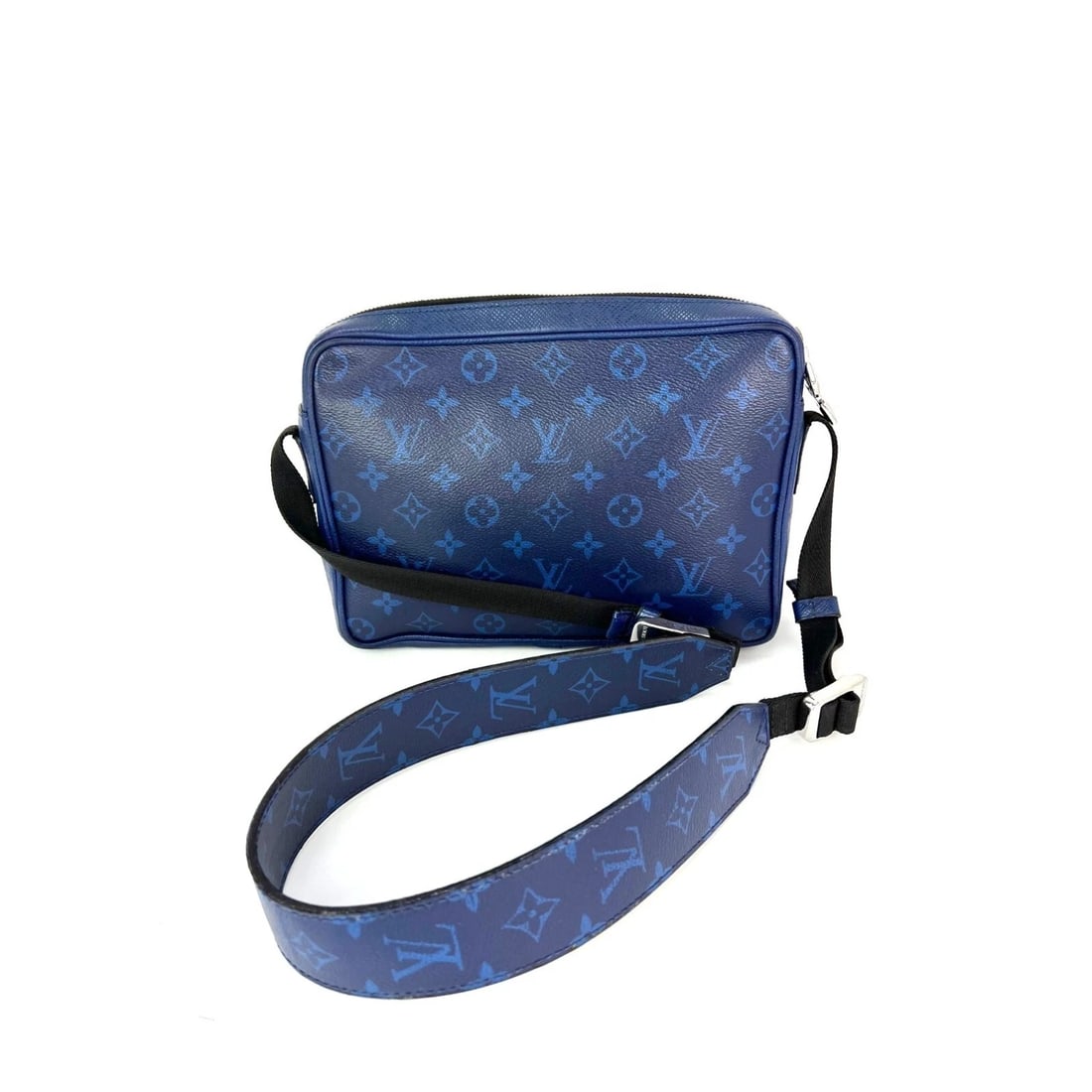 LOUIS VUITTON Taigarama Outdoor Blue Messenger Bag - 3
