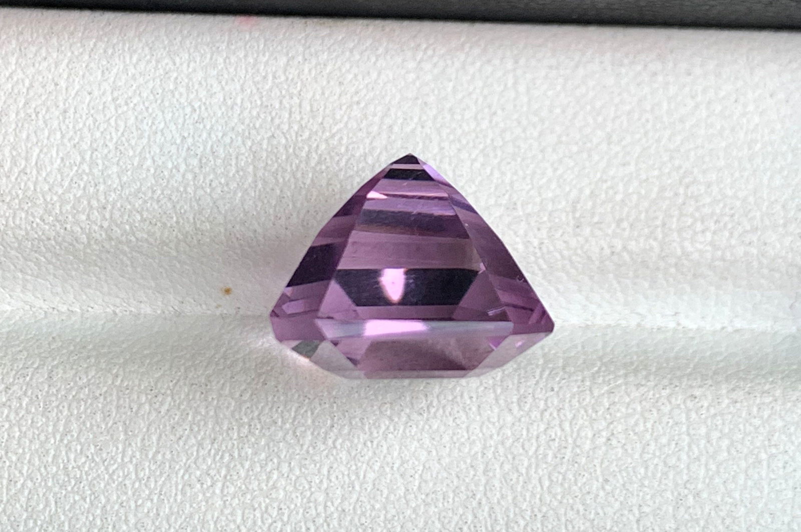 Light Purple Amethyst Gemstone: 18.75 Carat Emerald Cut Stone - 7