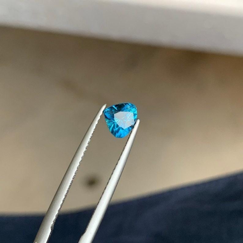 Indicolite Tourmaline Gemstone: 0.94 Carat Pear Cut, Afghanistan Origin - 7