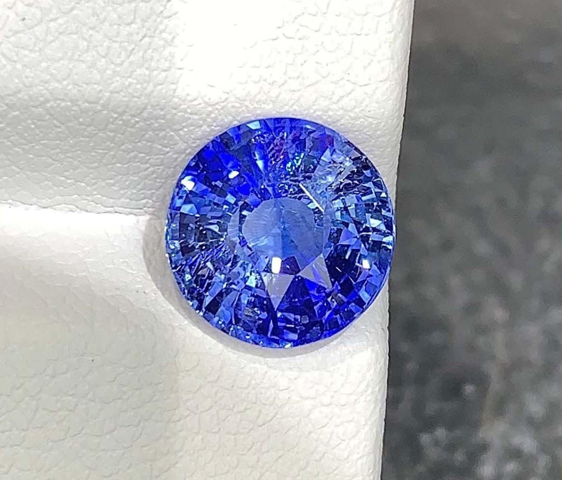 AIGS Certified Faceted Blue Sapphire: 4.45 Carat Round Cut Gemstone: Title: AIGS Certified Faceted Blue Sapphire: 4.45 Carat Round Cut Gemstone Description: Gemstone: Sapphire AIGS Certified Natural Sapphire Faceted Loose Blue Color Sapphire For Jewellery Making Septem