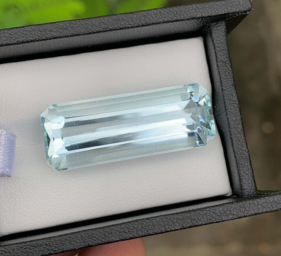 Natural Aquamarine Gemstone: 35.73 Carat Emerald Cut, Pakistan Origin - 4