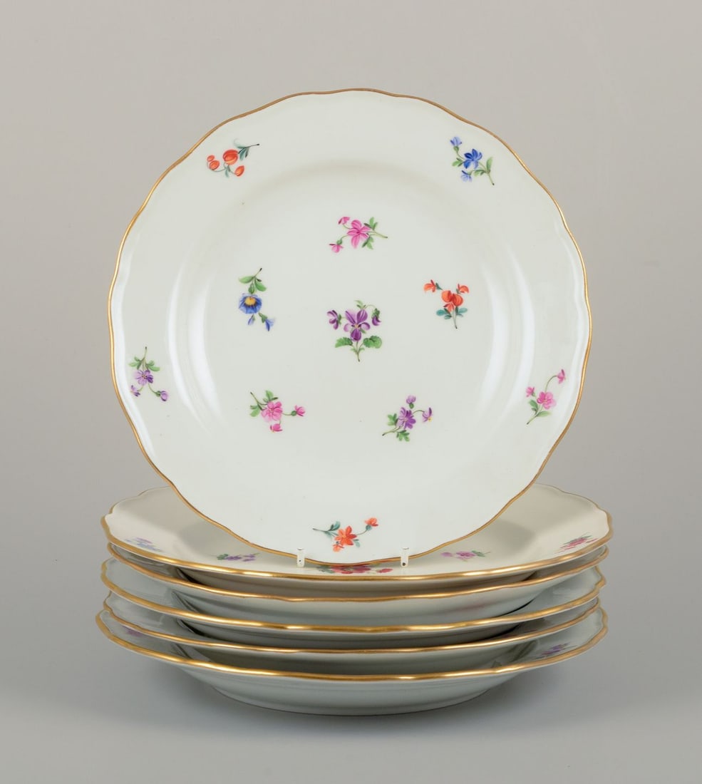 Meissen, Germany. Six dinner plates in porcelain with floral motifs, gold rim. Approx. 1920s/1930s.: Title: Meissen, Germany. Six dinner plates in porcelain with floral motifs, gold rim. Approx. 1920s/1930s. Description: Meissen, Germany. Six dinner plates in porcelain. Hand-painted with polychrome