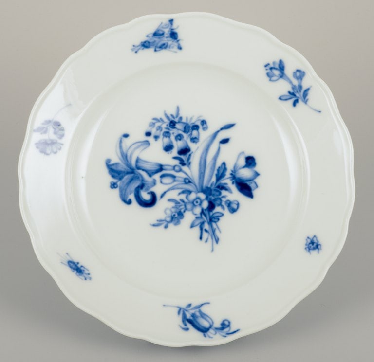Meissen, Germany. Four dinner plates in porcelain. Approx. 1920s/30s - 3