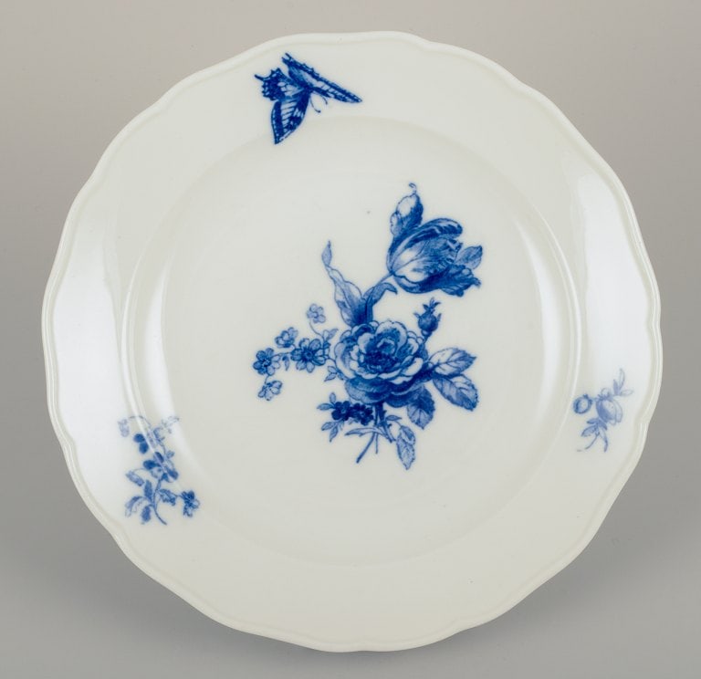 Meissen, Germany. Four dinner plates in porcelain. Approx. 1920s/30s - 5
