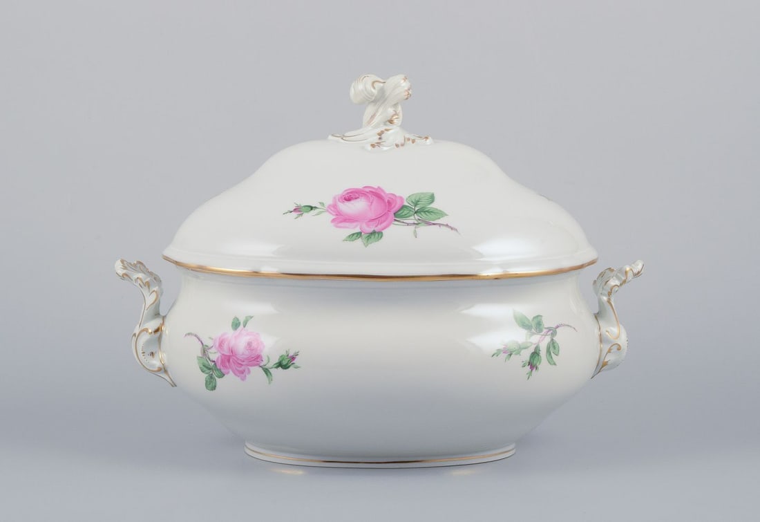 Meissen, Germany, large "Pink Rose" lidded soup tureen. Approx. 1920s/30s: Title: Meissen, Germany, large "Pink Rose" lidded soup tureen. Approx. 1920s/30s Description: Meissen, Germany, large "Pink Rose" lidded soup tureen with handles. Hand-painted with pink roses, gold ri
