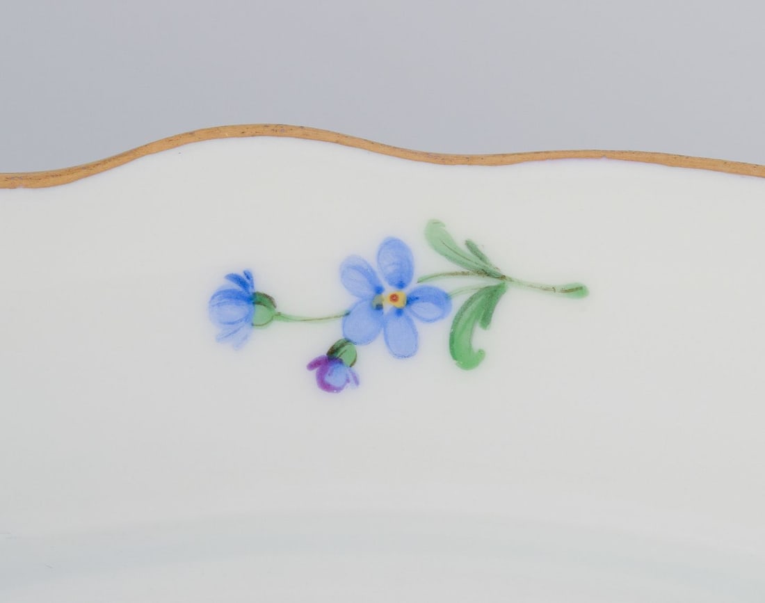 Meissen, Germany, large round lidded tureen with floral motifs. Approx. 1920s. - 4