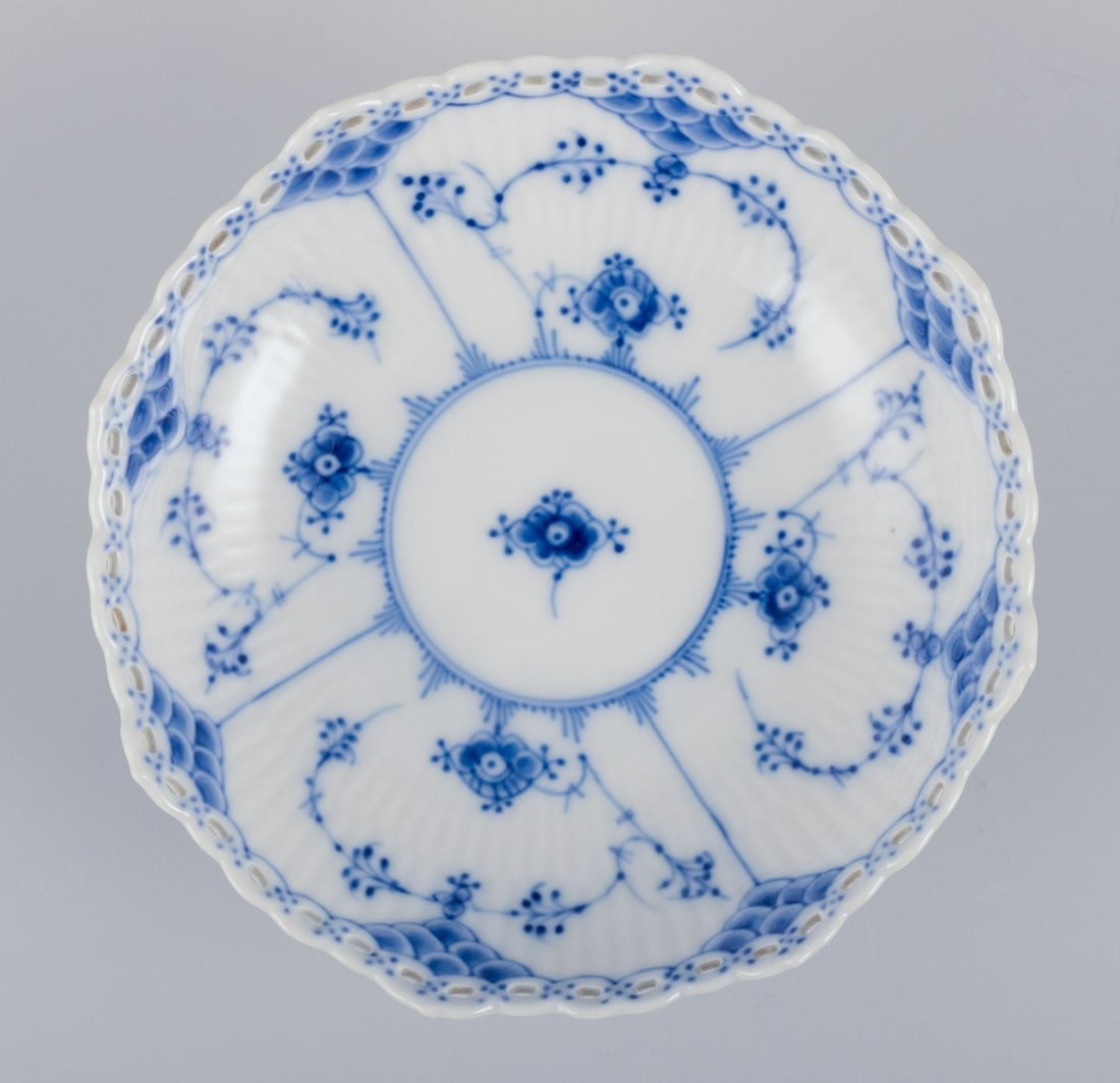 Royal Copenhagen Blue Fluted Full Lace, low centerpiece. Dating: 1980-1984 - 3