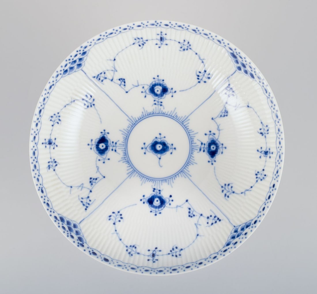 Royal Copenhagen Blue Fluted Half Lace, large centerpiece in porcelain. - 4