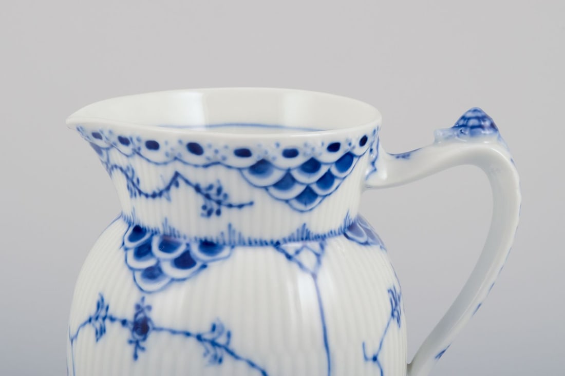 Royal Copenhagen Blue Fluted Half Lace, porcelain milk jug. Dating: 1969-1974 - 3