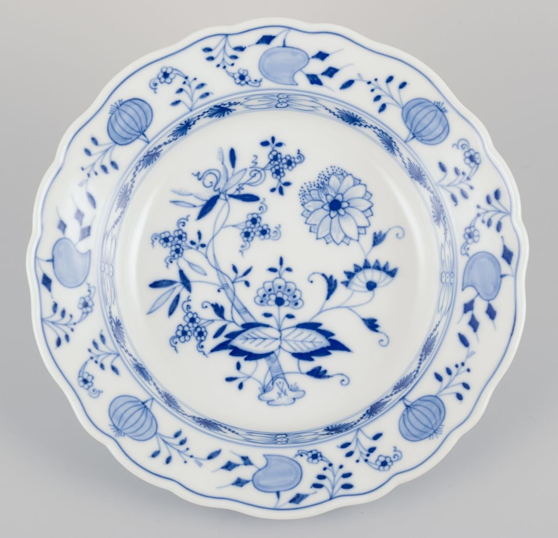 Meissen, Germany. Blue Onion pattern. Four large deep plates in porcelain. Approx. 1900. - 3