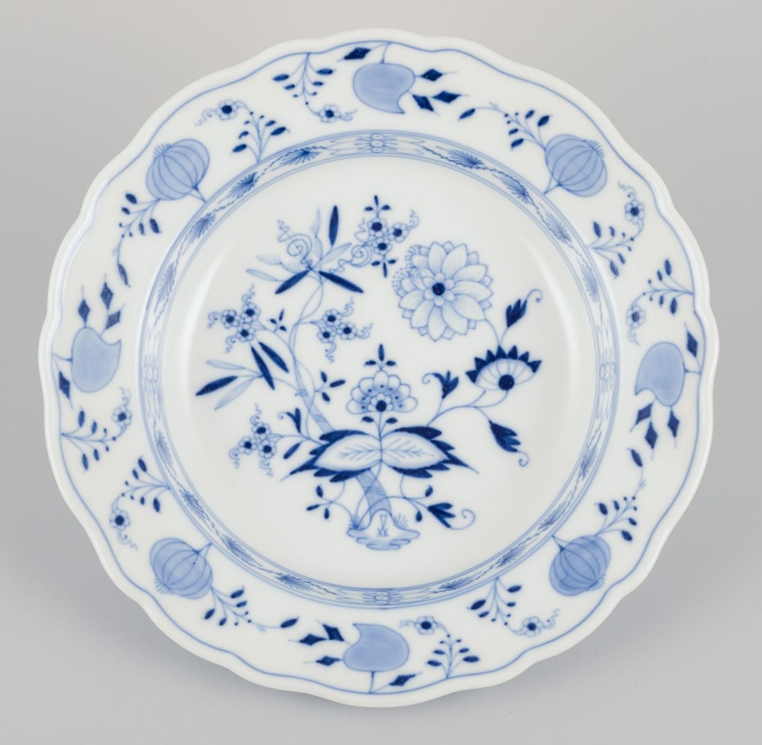 Meissen, Germany. Blue Onion pattern. Four large deep plates in porcelain. Approx. 1900. - 4